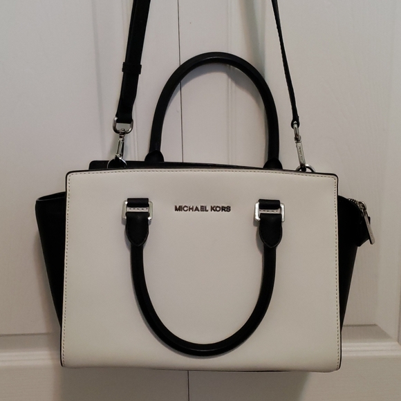Michael Kors cross body bag - Picture 1 of 6